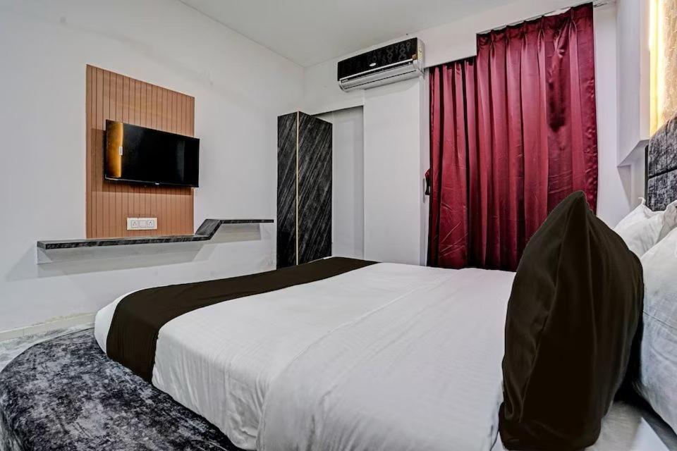 Hotel Star Galaxy スーラト エクステリア 写真